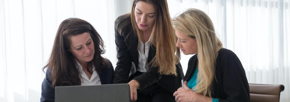 Express-Empathy-in-Marketing Three women looking at a laptop to discuss content marketing